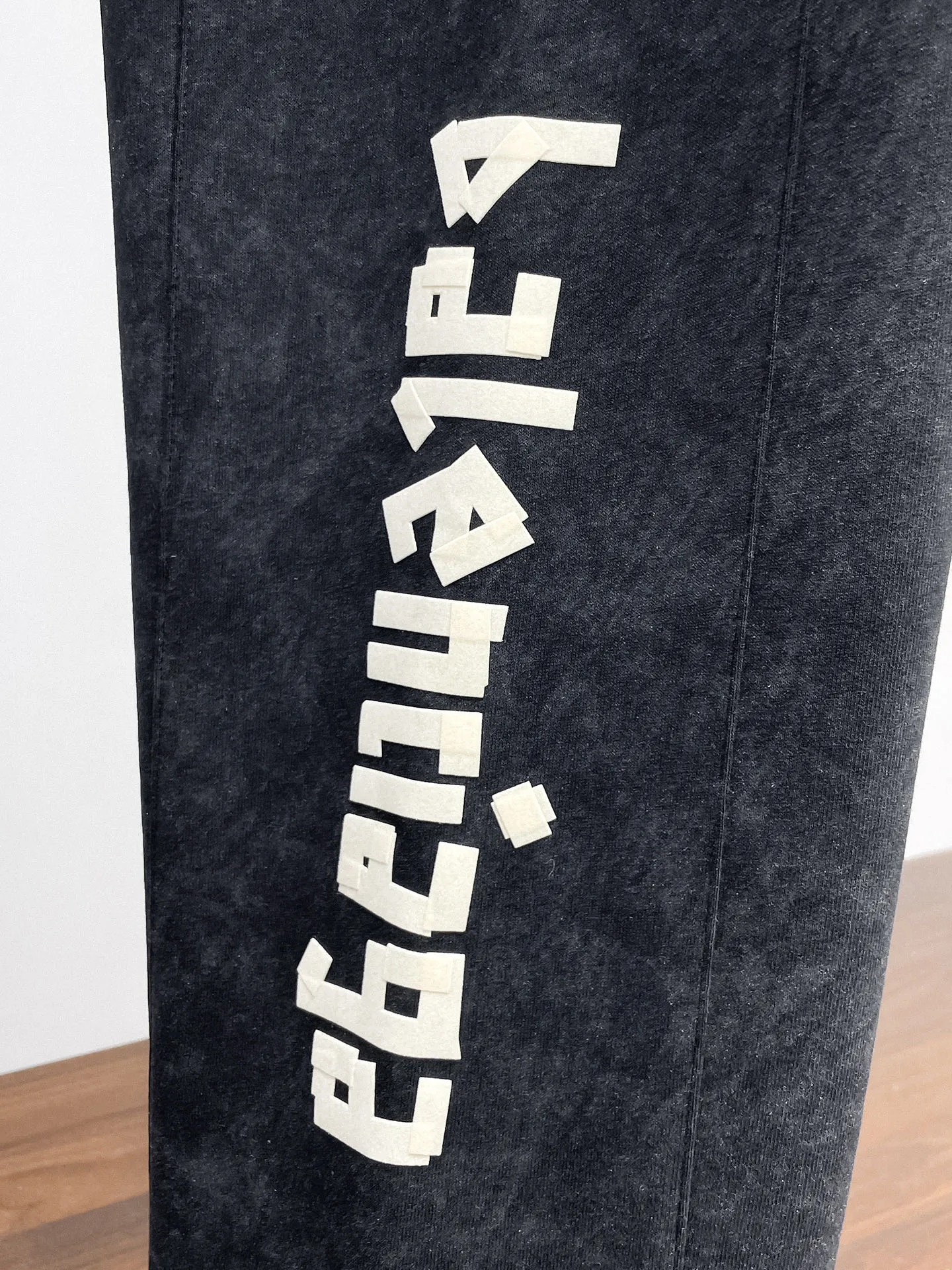 Balenciaga 🆕2026 Autumn and Winter New Arrival Casual Pants! 🎁On sale simultaneously on the official website. Brand Classic LOGO casual pants, customized fabrics, excellent comfort and strong touch. Highly recognisable, perfect appearance and craftsmanship. Size:M-3XL